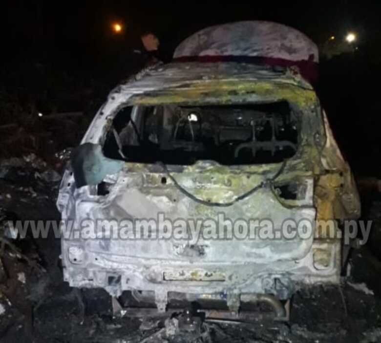 Carro incendiado