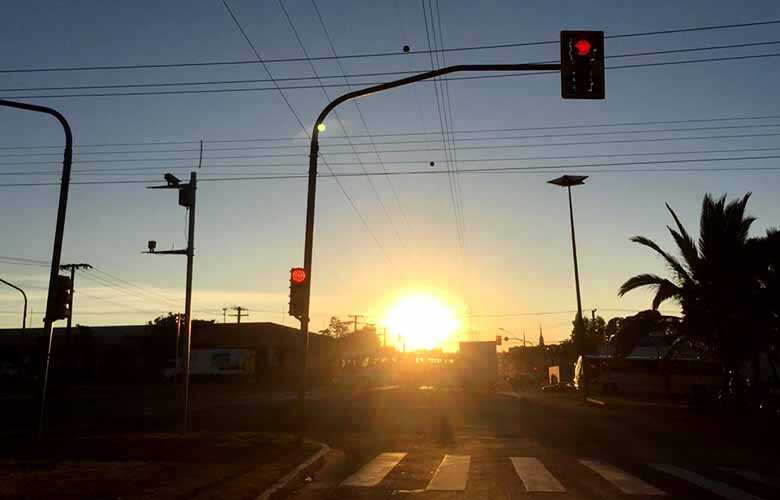 A umidade relativa do ar máxima é de 90% e não oferece riscos à saúde da população