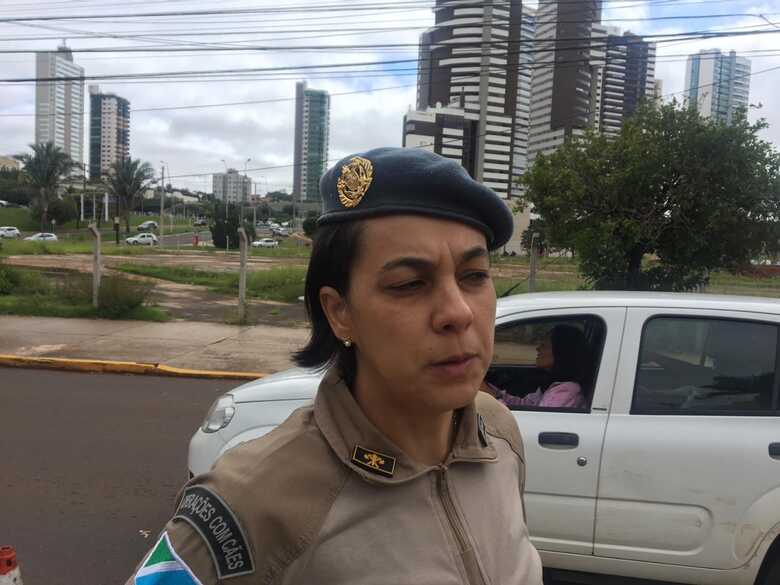 A major Helena Barros, sub-comandante do 6º Batalhão do Corpo de Bombeiros, comandou a ação