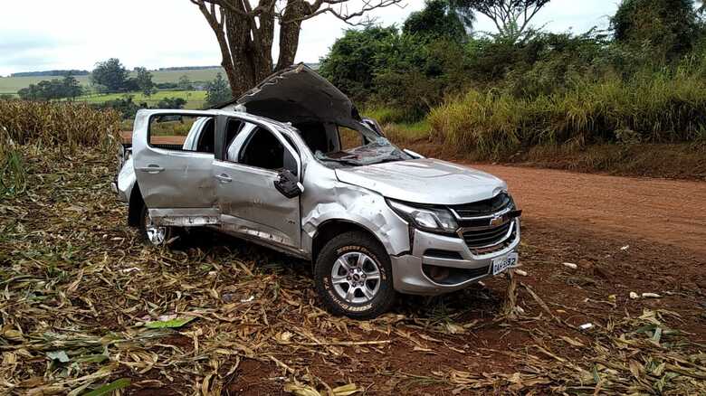 A suspeita é de que o motorista tenha perdido o controle em uma curva por causa do excesso de peso no veículo