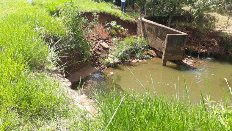 Obra de contensão é necessária no córrego