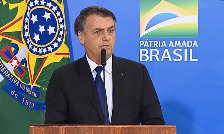 "Fomos no limite da lei, não inventamos nada e nem passamos por cima da lei", afirma Bolsonaro