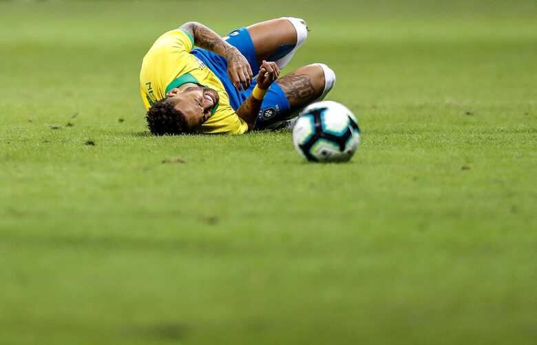 O corte do jogador Neymar foi anunciado pela Confederação Brasileira de Futebol (CBF), nesta quinta-feira (6)