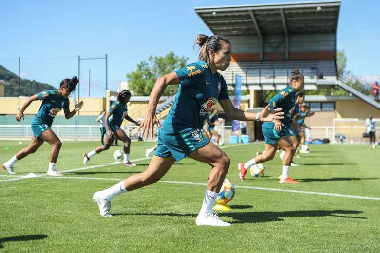 Marta ainda não se recuperou da lesão na coxa esquerda