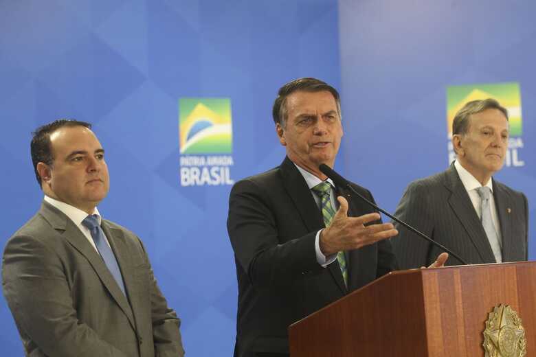 Presidente Bolsonaro anunciando mudanças