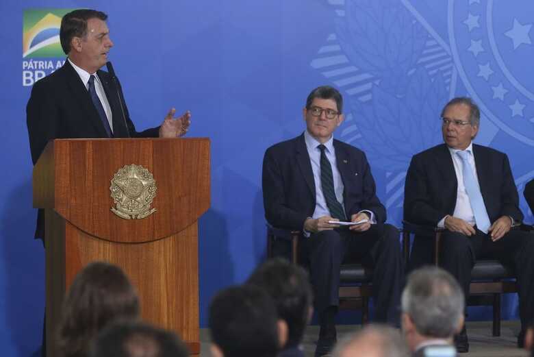 Para garantir permanência no cargo, Bolsonaro disse que Joaquim Levy deveria demitir Marcos Pinto