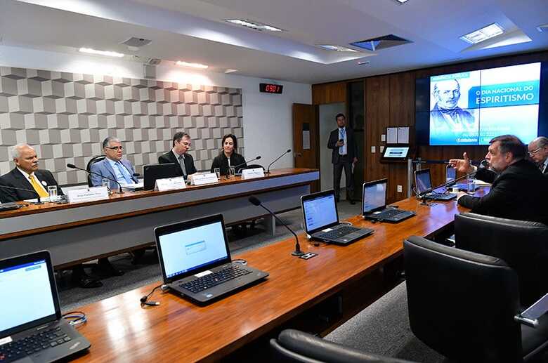 Em Audi&ecirc;ncia P&uacute;blica realizada no Senado, representantes do espiritismo querem o Dia Nacional do Espiritismo no Brasil