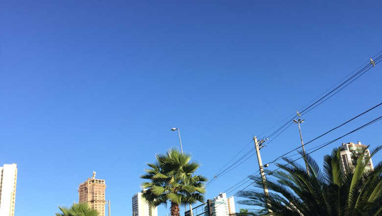 Os termômetros registram temperatura máxima de 30ºC