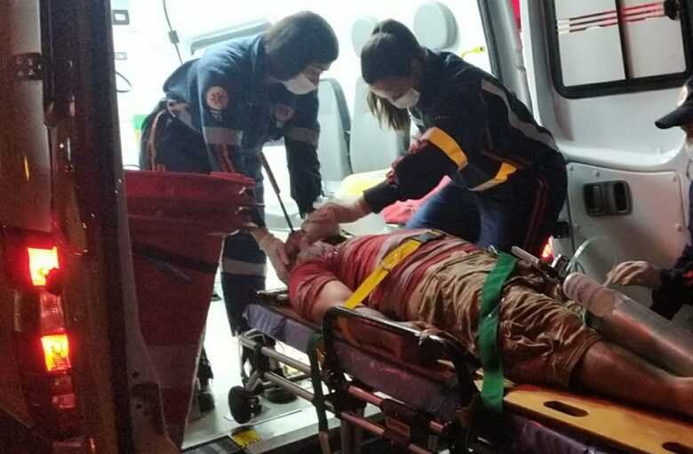 Raio-x mostra faca cravada no olho da v&iacute;tima, internada em estado grave em Dourados