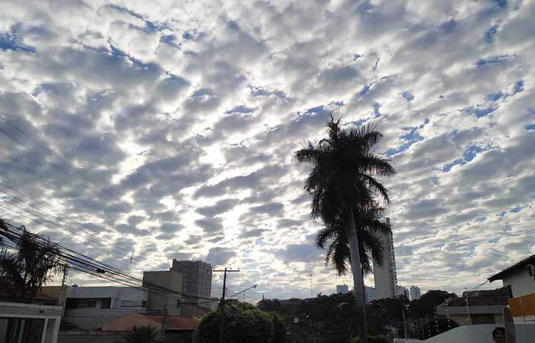 Em Campo Grande, o dia será claro a parcialmente nublado com possibilidade de chuvas isoladas a tarde. A máxima será de 30ºC e a mínima de 20ºC