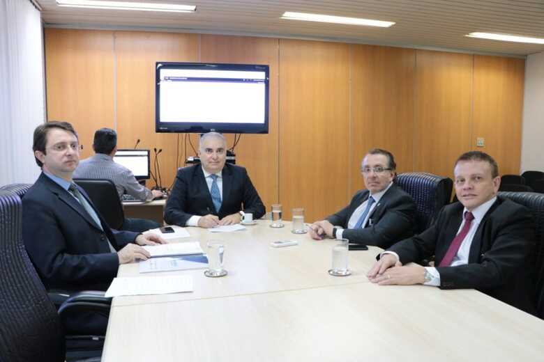 Na reunião, eles explicaram todo o contexto com apresentação do estudo, incluindo números quantitativos