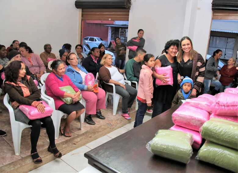 Tarde de entrega dos cobertores para as famílias do bairro Jardim das Hortências em Campo Grande
