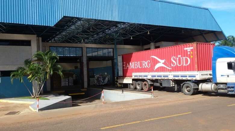 Confec&ccedil;&otilde;es/t&ecirc;xteis e materiais qu&iacute;mico-farmac&ecirc;uticos s&atilde;o os principais itens processados