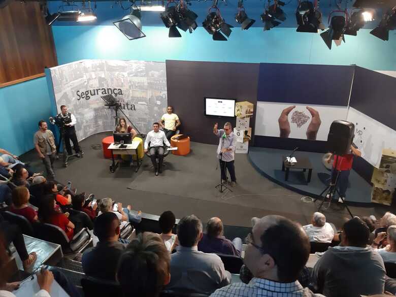 Diretor-presidente da Fertel Bosco Martins se reuniu com os colaboradeores da TVE para discutir os planejamentos da emissora