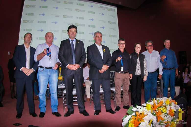 Henrique Mandetta, Reinaldo Azambuja e Tereza Cristina durante ato que anunciou investimentos à Saúde de MS