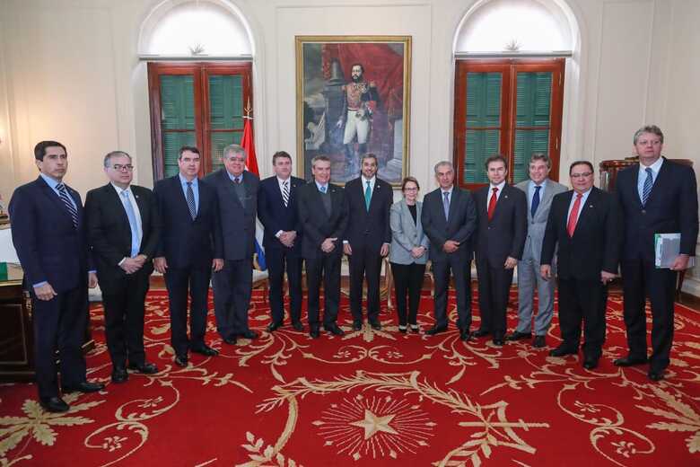 A comitiva sul-mato-grossense após reunião com o presidente do Paraguai, Mario Abdo