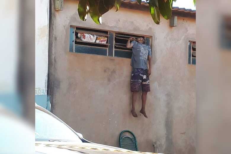 De acordo com moradores, o adolescente era usu&aacute;rio de drogas e praticava v&aacute;rios furtos pela regi&atilde;o