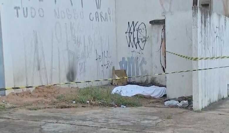 Corpo em cal&ccedil;ada, perto do padr&atilde;o de energia, a tentativa de furto dos fios teria ocorrido na madrugada