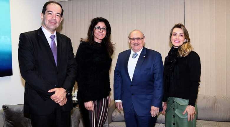 O governador em exercício  Paschoal com Fabio Rombi-Fabiola e Ana Ali, segunda-feira (8), Campo Grande