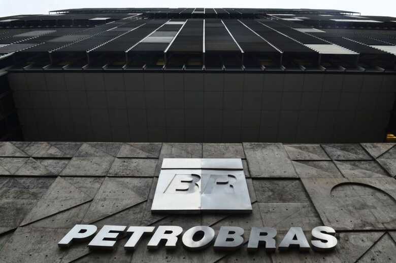 Abastecer esses navios poderia ocasionar graves prejuízos à companhia, disse a Petrobras em comunicado