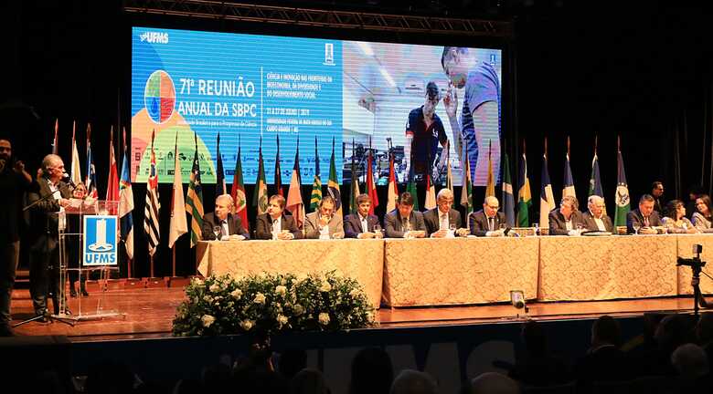 O evento traz uma programação com mais de 250 atividades, com a participação de pesquisadores renomados, nacionais e internacionais