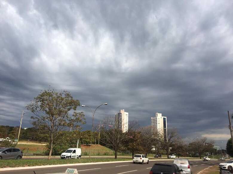 C&eacute;u nublado na capital nesta segunda-feira (15)
