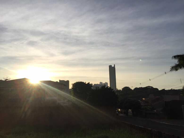 A umidade relativa do ar m&aacute;xima &eacute; de 75%