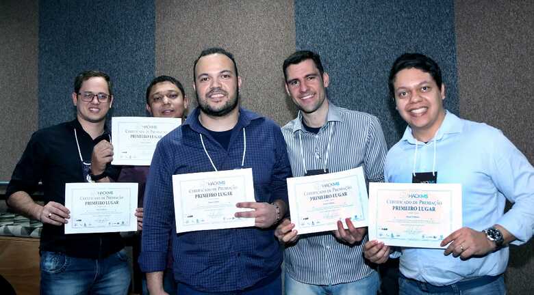 Primeiro lugar da maratona foi conquistado por cinco jovens da &aacute;rea de TI, respons&aacute;veis pelo projeto Lupa do Cidad&atilde;o