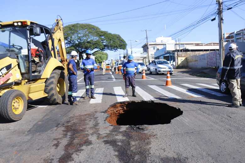 Uma equipe da &Aacute;guas Guariroba j&aacute; est&aacute; no local