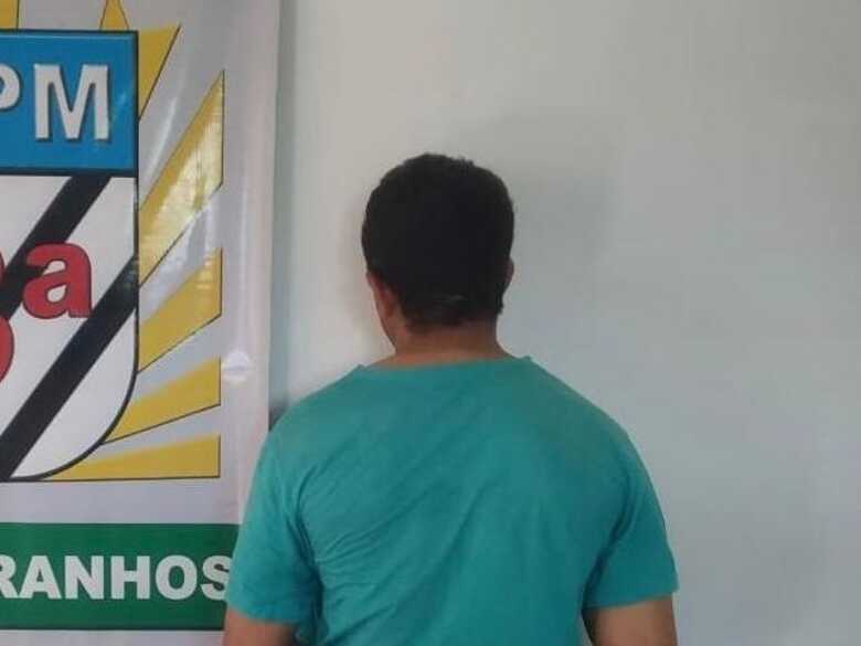 De imediato os policiais foram até a residência e prenderam o homem