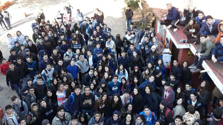 Estudantes do Paraguai se mobilizam para exigir julgamento do presidente Mario Abdo