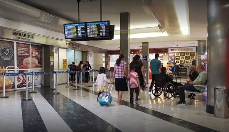 O aeroporto segue aberto para pousos e decolagens