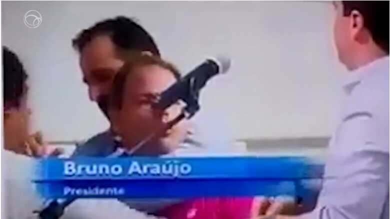 Pol&iacute;tico foi agredido por um ex-servidor municipal enquanto discursava na sess&atilde;o desta ter&ccedil;a-feira