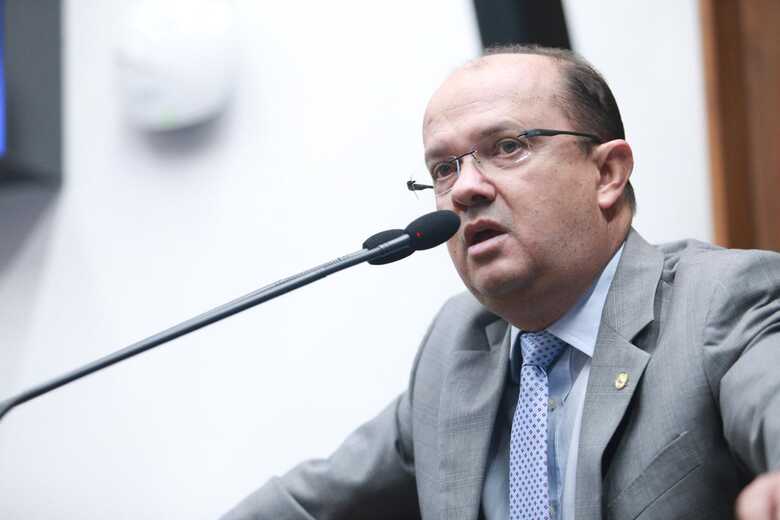 O deputado Barbosinha quer esclarecimento para entender de onde virão R$ 76 milhões para fechar esta conta