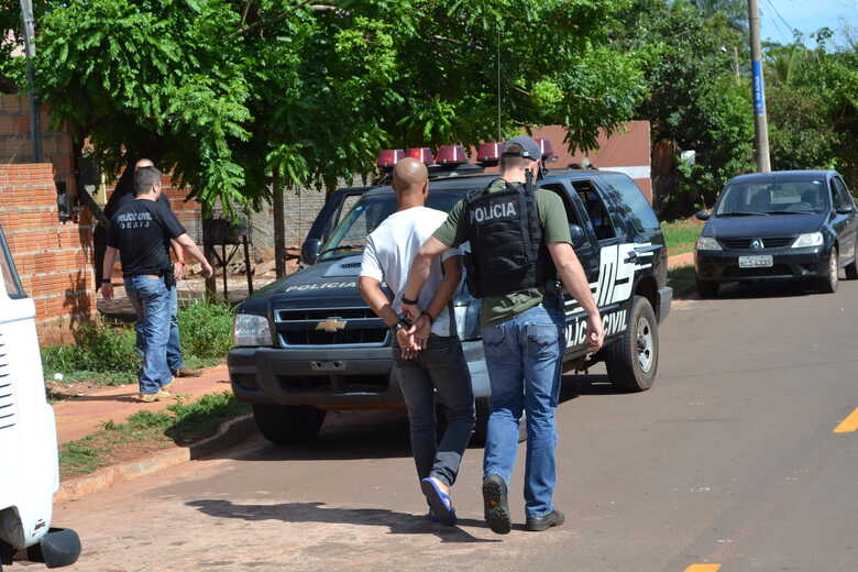 Os autores foram presos e conduzidos até a sede do 1º Distrito Policial de Dourados