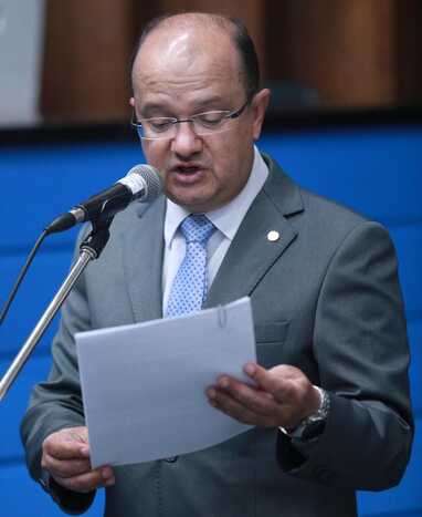 Parlamentar entende que, na gesta&ccedil;&atilde;o, a mulher necessita de suporte f&iacute;sico e emocional e deve ter acesso a essa op&ccedil;&atilde;o