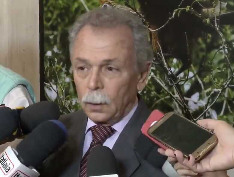 "O ministro pode, &eacute; perfeitamente legal, numa situa&ccedil;&atilde;o de perda de confian&ccedil;a, substituir", explicou Galv&atilde;o