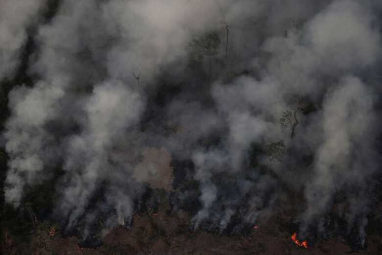 Incêndio em área da Floresta Amazônica perto de Porto Velho foi registrado no dia 21 de agosto