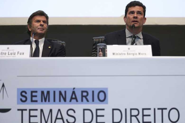 Os ministros do Supremo Tribunal Federal, Luiz Fux, e da Justiça e Segurança Pública, Sergio Moro, participam do seminário Temas de Direito e Economia