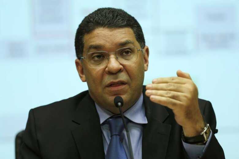 Mansueto disse que n&atilde;o h&aacute; espa&ccedil;o fiscal para aumento de sal&aacute;rios de servidores, nem para concursos