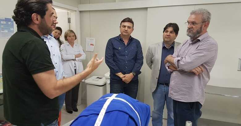 Secret&aacute;rio de Estado de Sa&uacute;de, Geraldo Resende &agrave; direita