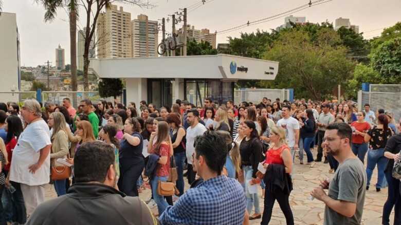 O concurso conta com 633 vagas em diversas áreas da saúde