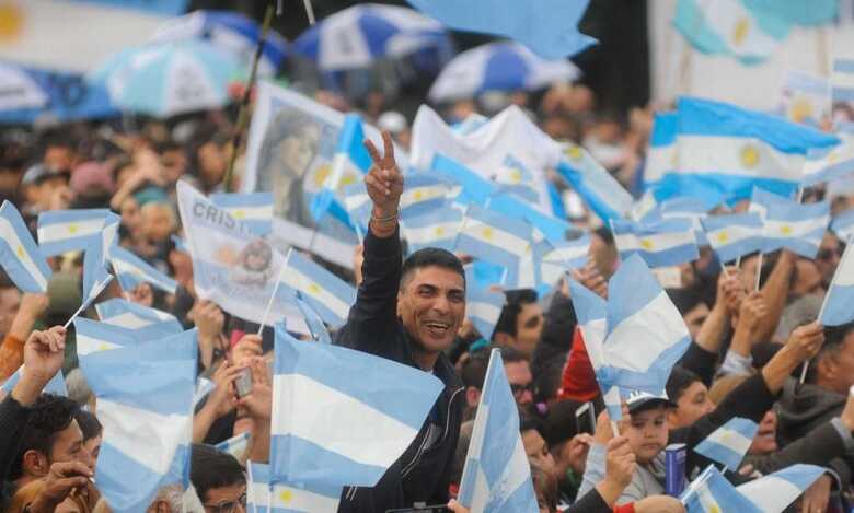 Elei&ccedil;&otilde;es s&atilde;o consideradas "abertas", pois n&atilde;o exigem filia&ccedil;&atilde;o partid&aacute;ria, e todos os cidad&atilde;os podem participar