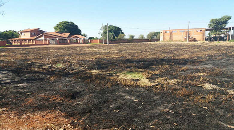 Caso a população não se conscientize, agosto pode ser o pior mês em número de ocorrências de incêndio em terrenos baldios