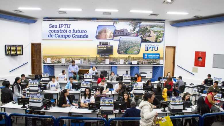 A Central do IPTU está localizada na antiga Câmara Municipal, localizada na rua Arthur Jorge n. 500