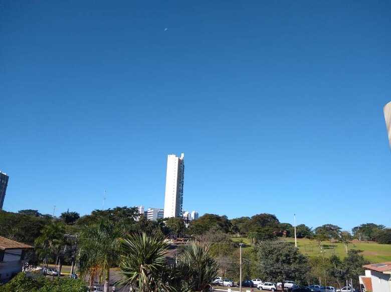 Em Campo Grande, tempo ficará nublado a claro com névoa seca neste sábado