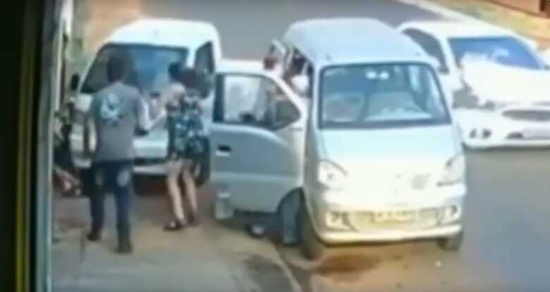 Segundo a assessoria da Santa Casa a menina est&aacute; consciente e teve leve escoria&ccedil;&otilde;es