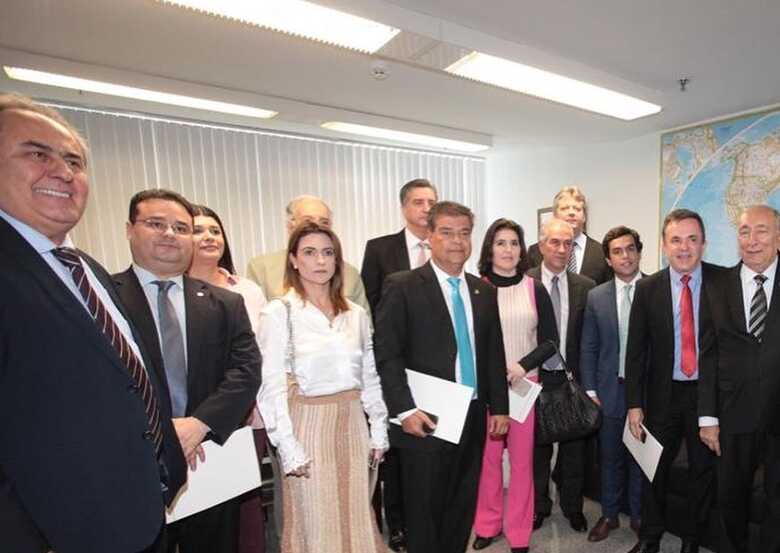 Da esquerda para direita: Antonio Lacerda, F&aacute;bio Trad, Rose Modesto, Soraya Thronicke, Nelson Trad, Dagoberto, Simone Tebet, Reinaldo Azambuja, Jaime Verruck, Beto Pereira, Vander Loubet, Pedro Chaves