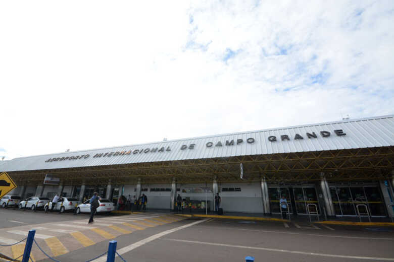 O aeroporto segue aberto para pousos e decolagens conforme a Infraero