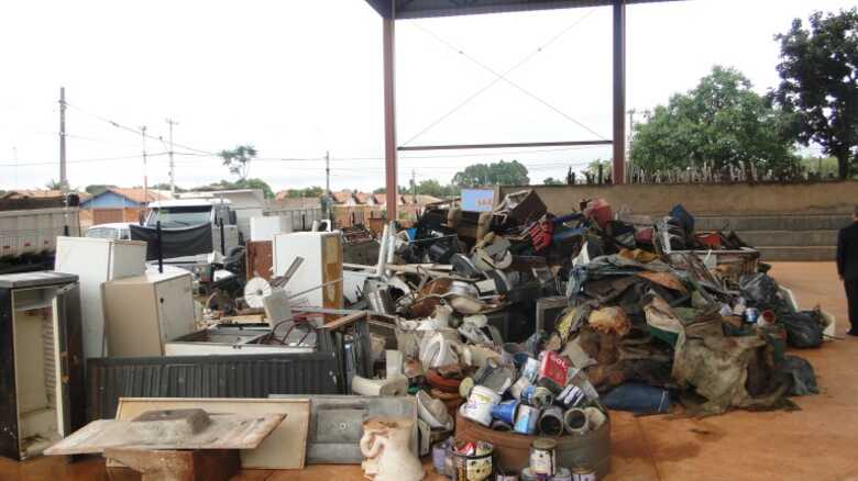 Até o dia 04 outubro, moradores podem descartar materiais no ponto de coleta instalado na rua Lúcia dos Santos